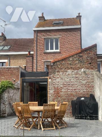 EN EXCLUSIVITE - A VENDRE A BAILLEUL, dans la Nord (59) : MAISON DE VILLE AVEC TERRASSE, DEPEND...
