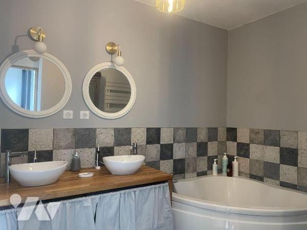 EN EXCLUSIVITE - A VENDRE A BAILLEUL, dans la Nord (59) : MAISON DE VILLE AVEC TERRASSE, DEPEND...