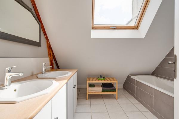 VENDRE NANTES/ZOLA MAISON AVEC CHAMBRE AU REZ DE CHAUSSE /JARDIN/GARAGE