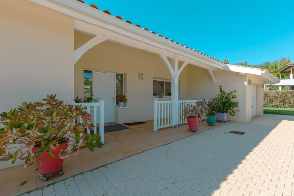 VILLA DE PLAIN-PIED AVEC PISCINE ET JACUZZI À SOORTS-HOSSEGOR