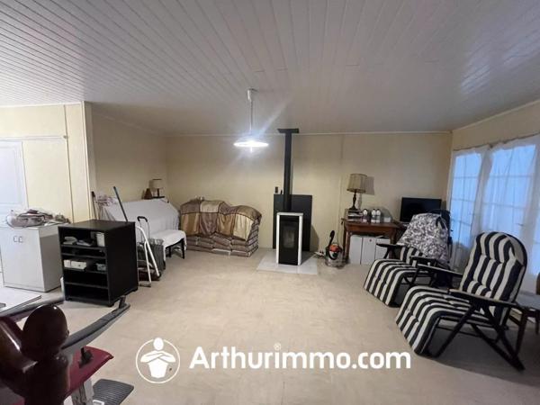 Vente                                                      Maison
                        
                     7 pièces                      180 m2                     à Saint-Jean-d'Angély
