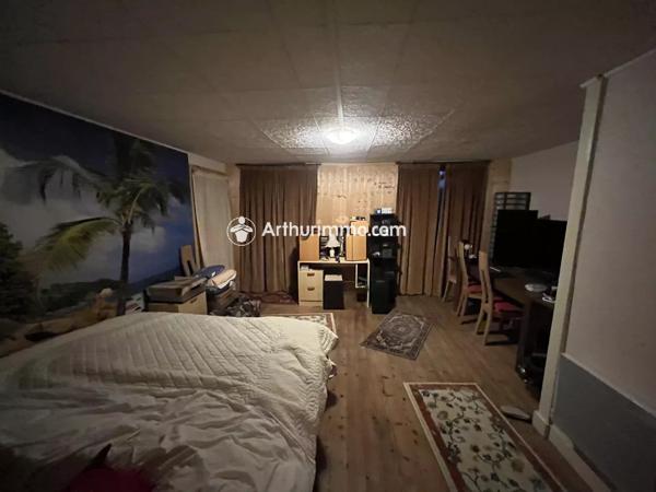 Vente                                                      Maison
                        
                     7 pièces                      180 m2                     à Saint-Jean-d'Angély