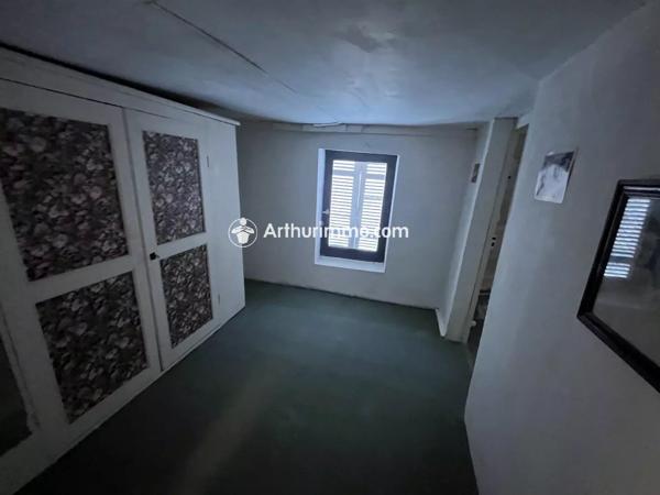Vente                                                      Maison
                        
                     7 pièces                      180 m2                     à Saint-Jean-d'Angély