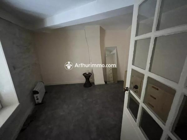 Vente                                                      Maison
                        
                     7 pièces                      180 m2                     à Saint-Jean-d'Angély