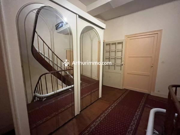 Vente                                                      Maison
                        
                     7 pièces                      180 m2                     à Saint-Jean-d'Angély