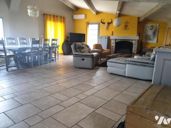 MAS COMPOSE D UNE MAISON PRINCIPALE AVEC PISCINE ET JACUZZI  AINSI QUE DE TROIS APPARTEMENTS