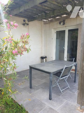 MAS COMPOSE D UNE MAISON PRINCIPALE AVEC PISCINE ET JACUZZI  AINSI QUE DE TROIS APPARTEMENTS