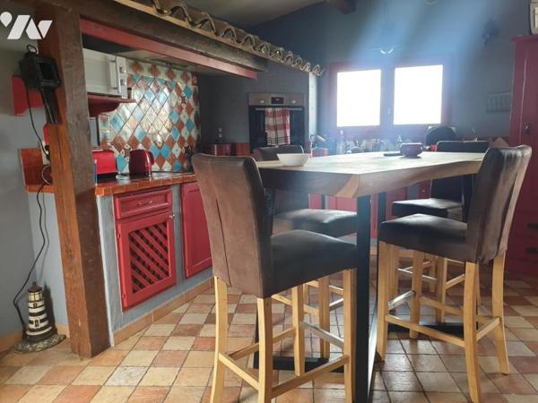 MAS COMPOSE D UNE MAISON PRINCIPALE AVEC PISCINE ET JACUZZI  AINSI QUE DE TROIS APPARTEMENTS