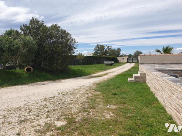MAS COMPOSE D UNE MAISON PRINCIPALE AVEC PISCINE ET JACUZZI  AINSI QUE DE TROIS APPARTEMENTS