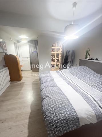 Maison à LE CHAMBON-FEUGEROLLES, 42500 - 5 pièces 200m²