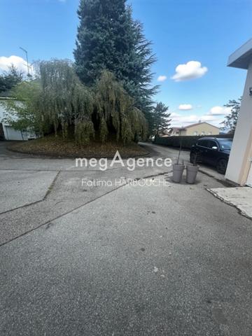 Maison à LE CHAMBON-FEUGEROLLES, 42500 - 5 pièces 200m²