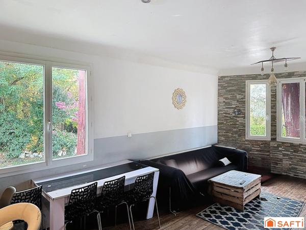 Maison  sur 1300 m² à venir découvrir