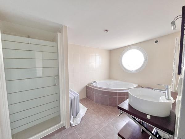 Maison à louer 1 150 € CC Landerneau 6 p 113 m² DPE C
