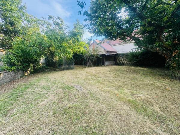 Maison de ville avec jardin arboré- Gien centre- Bien rare à découvrir !