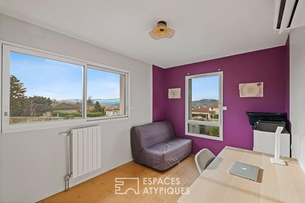 Maison moderne et familiale avec piscine et vue sur les Monts du Lyonnais à proximité du centre de Millery