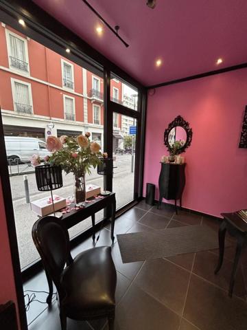 Vente                                                      Local commercial
                        
                                         29 m2                     à Chambéry