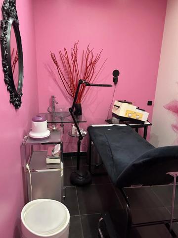 Vente                                                      Local commercial
                        
                                         29 m2                     à Chambéry