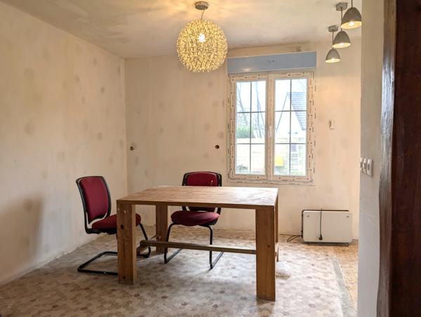 EXCUSIVITE Maison FAMILIALE, rénovée en partie, 6 P sur plus de 1000 m² de terrain.