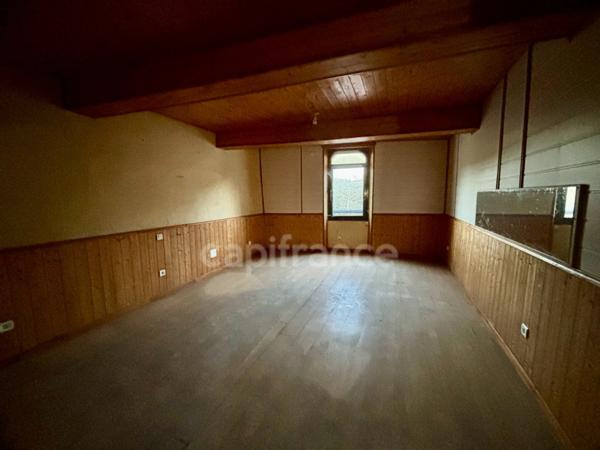 Ancien immeuble à rénover de 410 m² avec jardin et parking privatif – Larrazet (82)