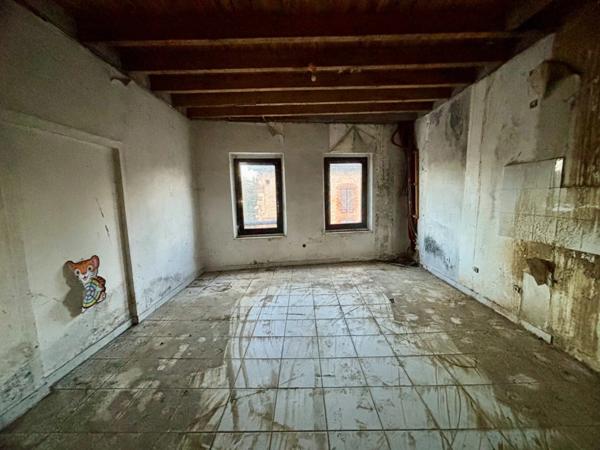 Ancien immeuble à rénover de 410 m² avec jardin et parking privatif – Larrazet (82)