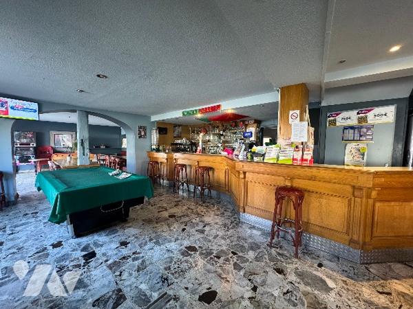 LOCAL COMMERCIAL : FONDS DE COMMERCE ET MURS 159 m2