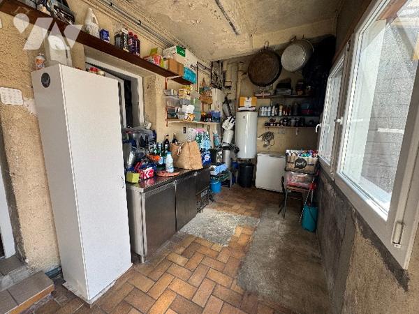 LOCAL COMMERCIAL : FONDS DE COMMERCE ET MURS 159 m2