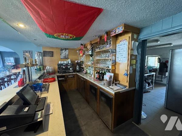 LOCAL COMMERCIAL : FONDS DE COMMERCE ET MURS 159 m2