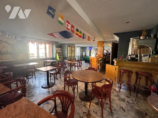 LOCAL COMMERCIAL : FONDS DE COMMERCE ET MURS 159 m2