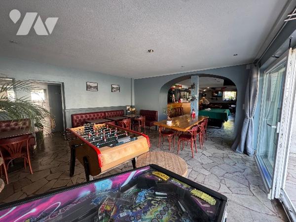 LOCAL COMMERCIAL : FONDS DE COMMERCE ET MURS 159 m2