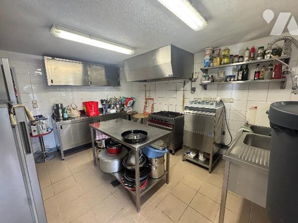 LOCAL COMMERCIAL : FONDS DE COMMERCE ET MURS 159 m2
