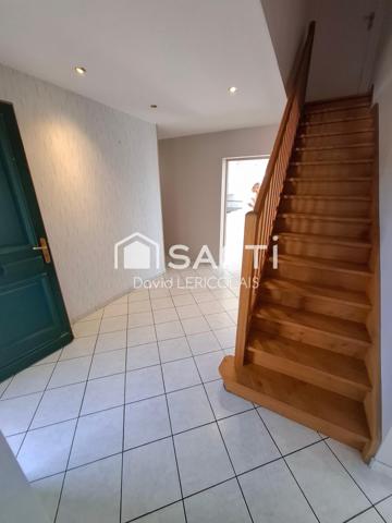 TRES  BELLE MAISON AU CALME AVEC ETAGE A CREER