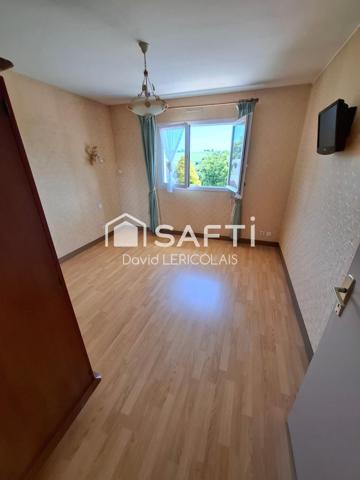TRES  BELLE MAISON AU CALME AVEC ETAGE A CREER