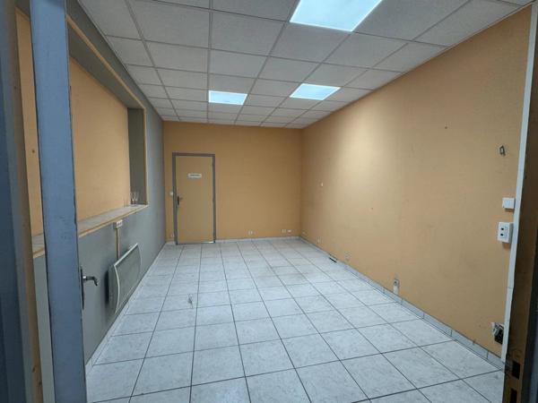 Location Local commercial 4 pièces 651 m2 à Saint-Quentin