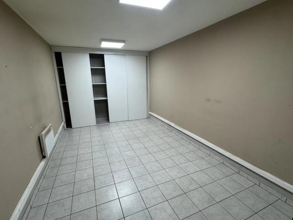 Location Local commercial 4 pièces 651 m2 à Saint-Quentin