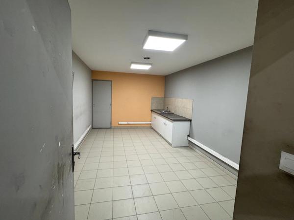 Location Local commercial 4 pièces 651 m2 à Saint-Quentin