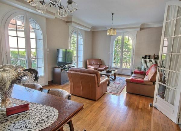 Maison à vendre    5 pièces •  Pau