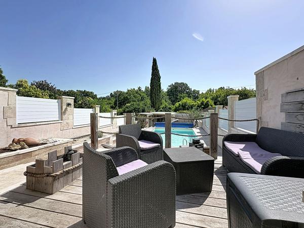 Maison de ville, 2 chambres à Nérac avec piscine et garage