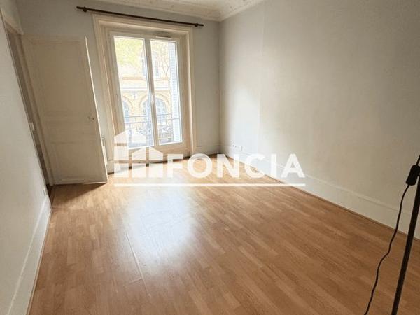 Location Appartement 3 pièces 48.3 m² - 100 RUE BALARD Paris 75015