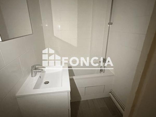 Location Appartement 3 pièces 48.3 m² - 100 RUE BALARD Paris 75015