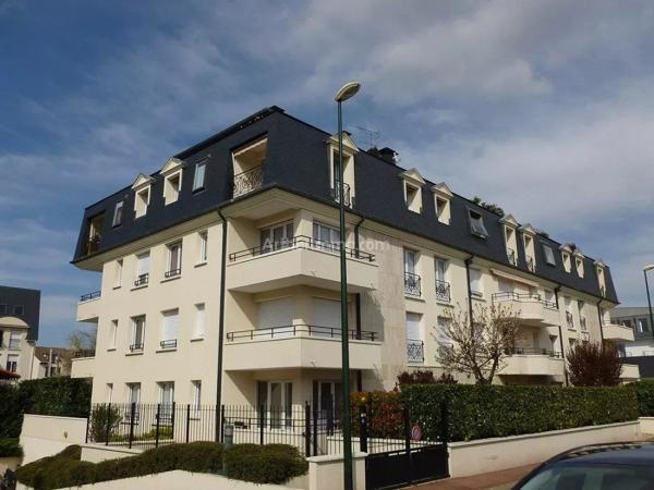 Location                                                      Appartement
                        
                     1 pièces                      29 m2                     à Noisy-le-Grand