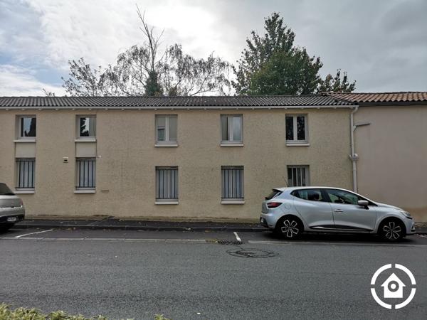 A louer - 1 bureau de 13.50 m² avec espace commun