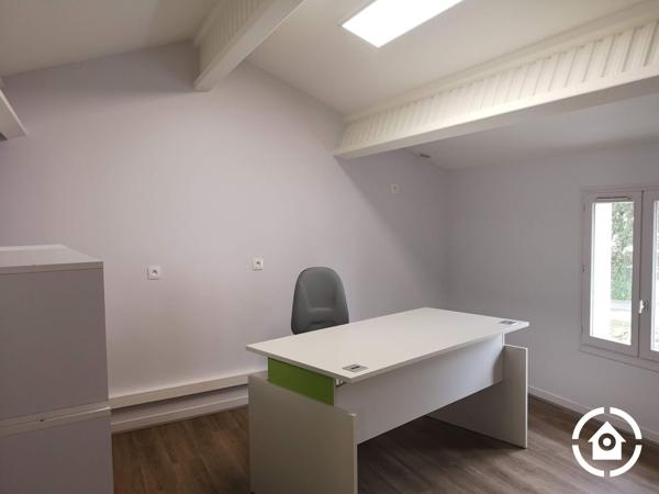 A louer - 1 bureau de 13.50 m² avec espace commun