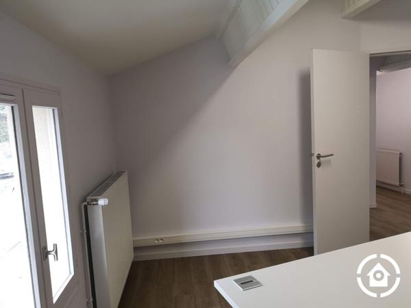 A louer - 1 bureau de 13.50 m² avec espace commun
