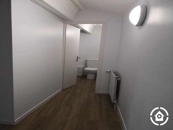 A louer - 1 bureau de 13.50 m² avec espace commun