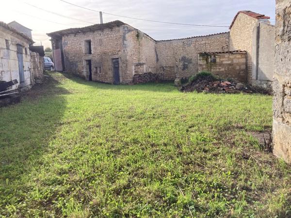 Chateauneuf sur Charente : Maison proche bourg à rénover
