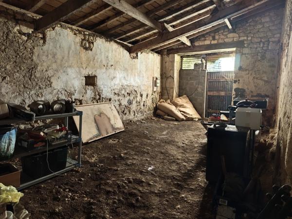 Chateauneuf sur Charente : Maison proche bourg à rénover