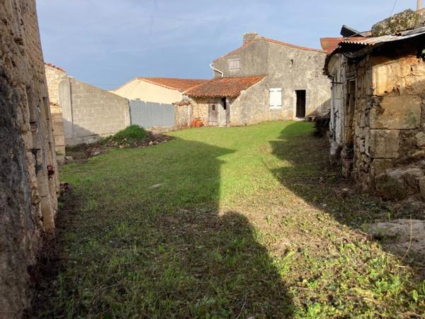 Chateauneuf sur Charente : Maison proche bourg à rénover