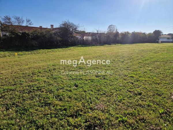 Terrain à SABLES D OLONNE, 85180 - 932m²