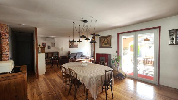 Astucieuse villa T5 de plain-pied, alliant élégance, qualité et rentabilité grâce à ses confortables revenus « solaires »