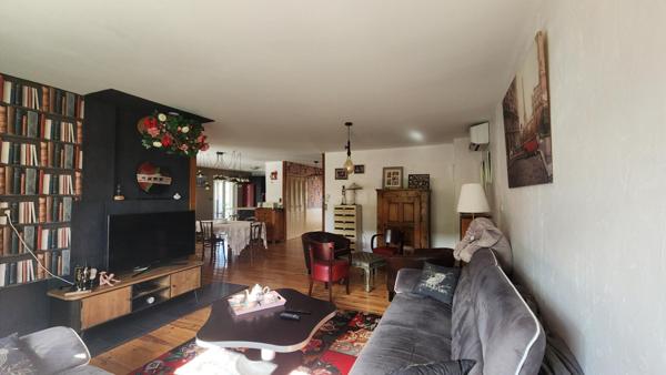 Astucieuse villa T5 de plain-pied, alliant élégance, qualité et rentabilité grâce à ses confortables revenus « solaires »